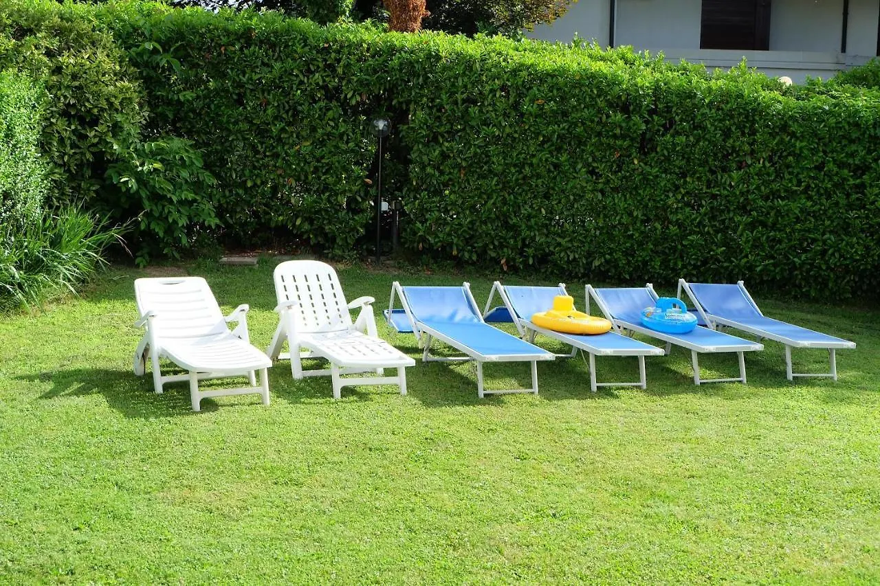 Aria Di Casa B&B Cantu 0*,  Italy